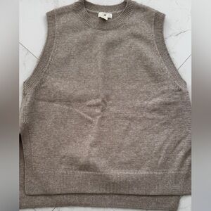 H&M Women’s Oversized Oatmeal Sweater Vest. Size Medium